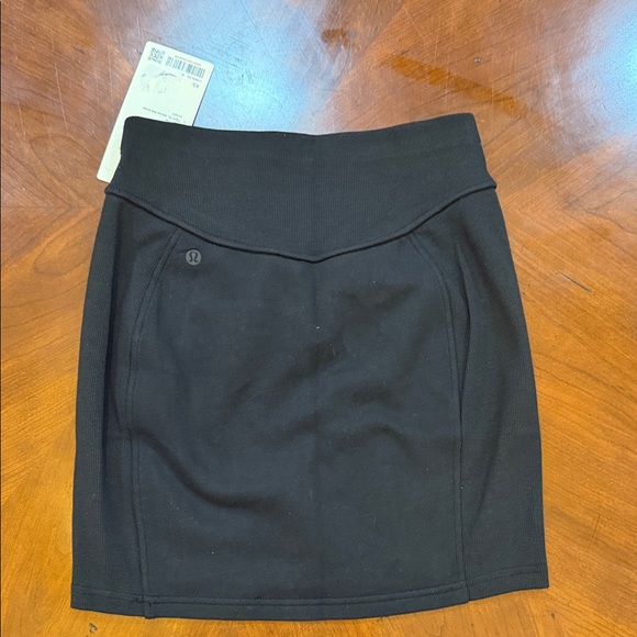 Lululemon Athletica Classic Black Mini Skirt - Picture 5 of 5